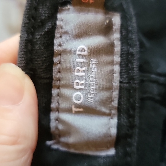 Torrid Women's Black Denim Shorts - Picture 5 of 6